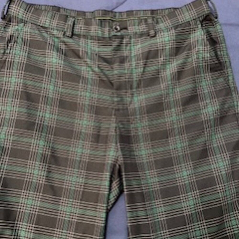 Izod golf shorts